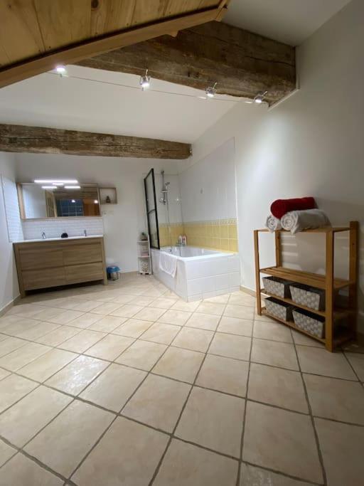 Gite A La Ferme Avec Jacuzzi Et Sauna Villefloure Kültér fotó