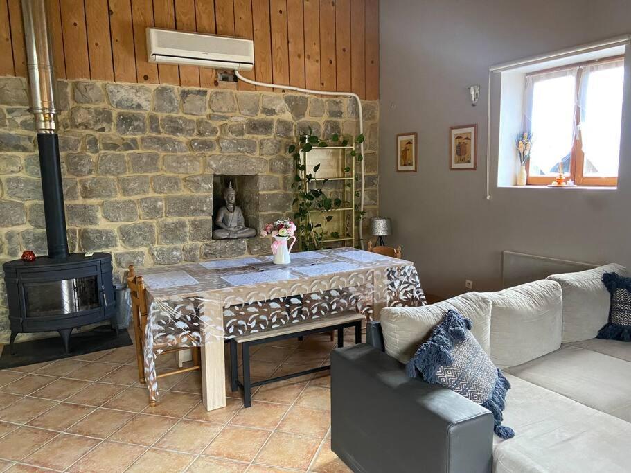 Gite A La Ferme Avec Jacuzzi Et Sauna Villefloure Kültér fotó